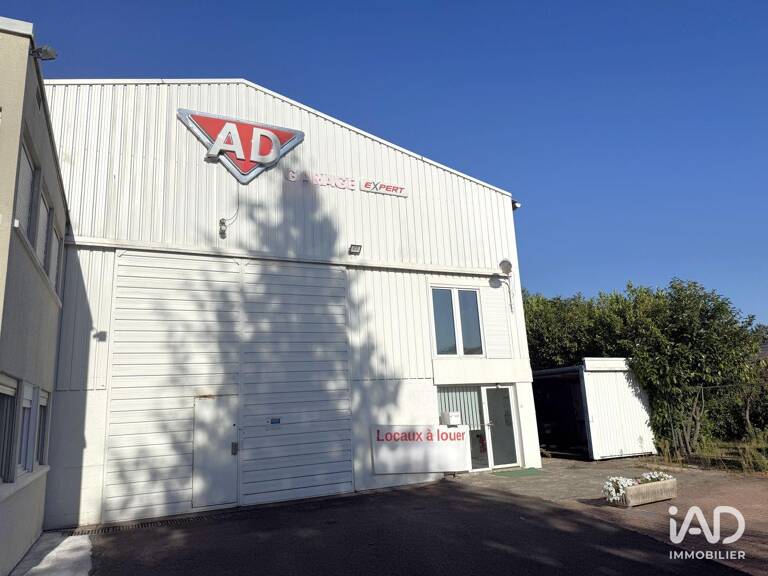 Location Local d'activités 558 m&sup2; — photo 1
