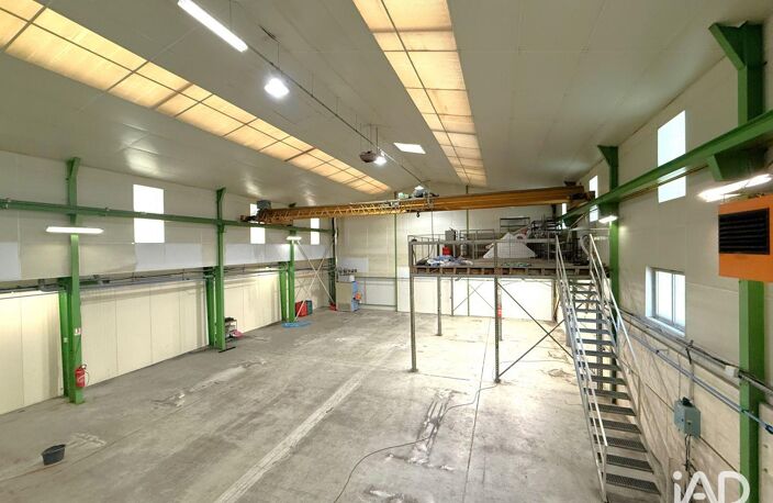 Location Local d'activités 558 m&sup2; — photo 3