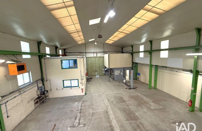 Location Local d'activités 558 m&sup2; — photo 4