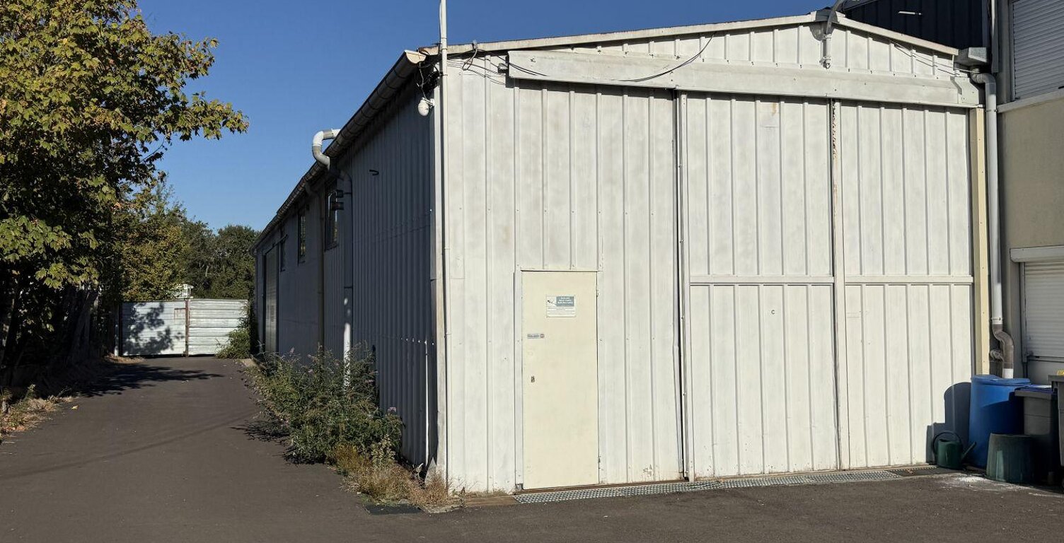 Location Local d'activités 185 m&sup2; — photo 1