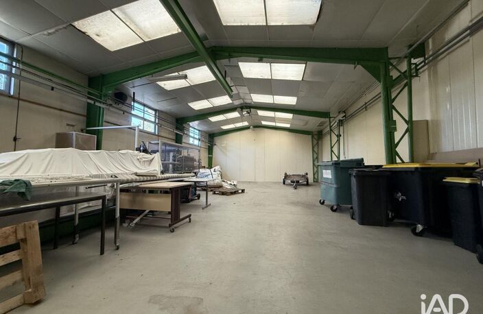 Location Local d'activités 185 m&sup2; — photo 3