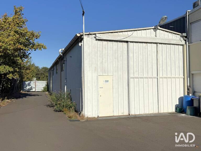 Location Local d'activités 185 m&sup2; — photo 1