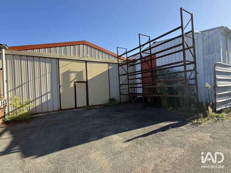 Location Local d'activités 255 m&sup2; — photo 1