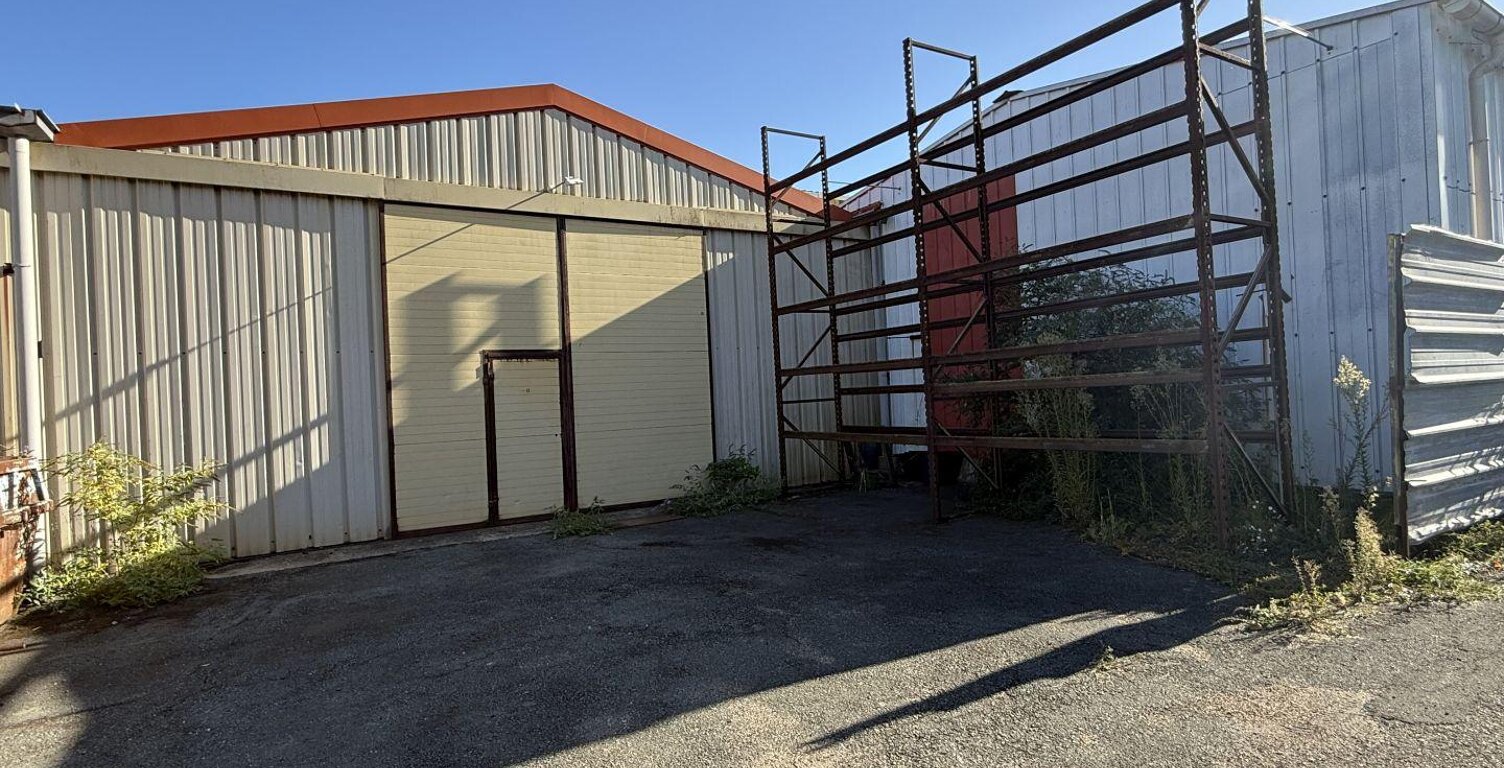 Location Local d'activités 255 m&sup2; — photo 1