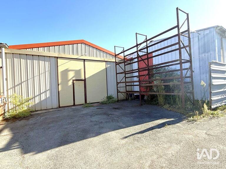 Location Local d'activités 255 m&sup2; — photo 1
