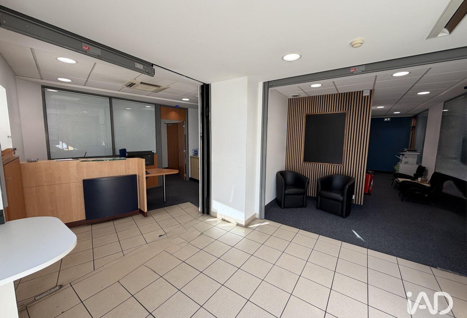 Location Local d'activités 150 m&sup2; — photo 1