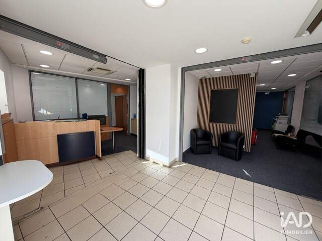 Location Local d'activités 150 m&sup2; — photo du bien