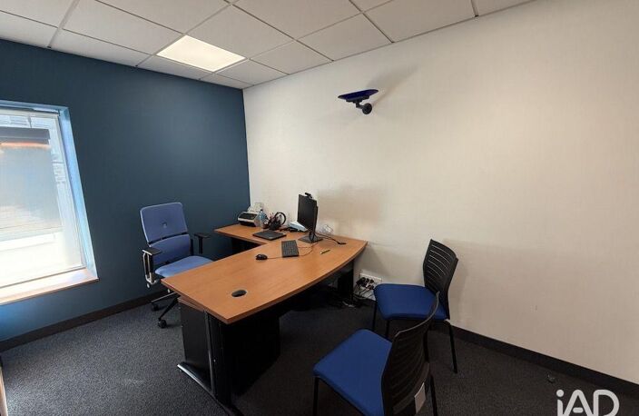 Location Local d'activités 150 m&sup2; — photo 2