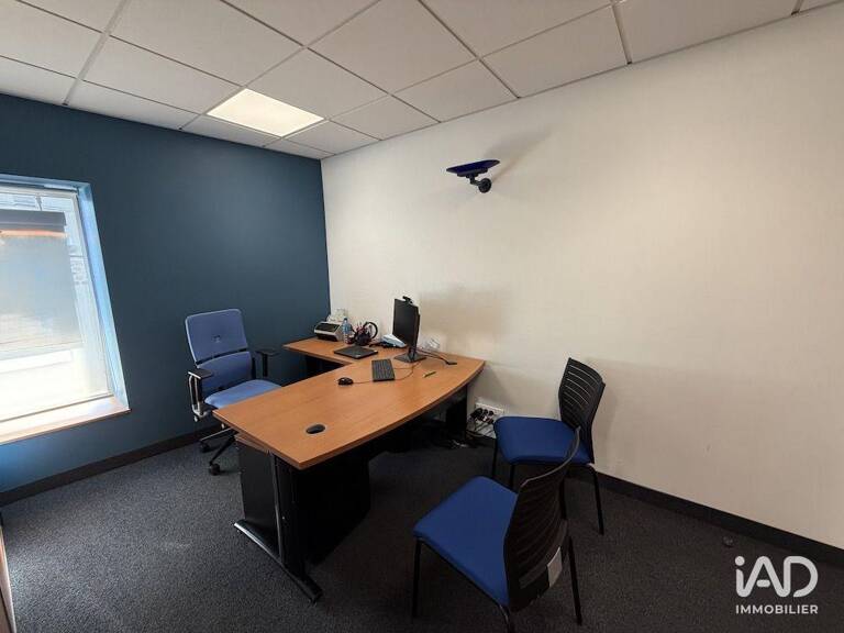 Location Local d'activités 150 m&sup2; — photo 1