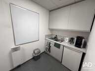 Location Local d'activités 150 m&sup2; — photo 4