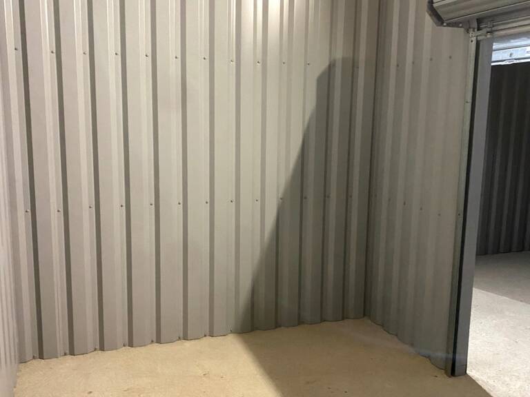 Vente Garage 120 m&sup2; — photo 1