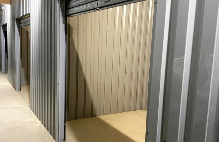 Vente Garage 120 m&sup2; — photo 3