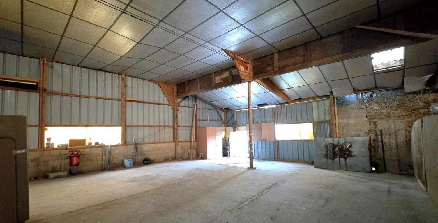 Location Garage 275 m&sup2; — photo 1