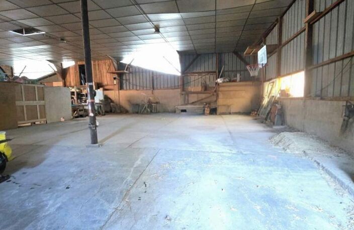 Location Garage 275 m&sup2; — photo 2