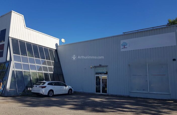 2 locaux commerciaux de 550m2 plus garage et  parking — photo 4