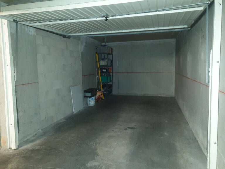 Garage - Proche Allées Provencales — photo 1