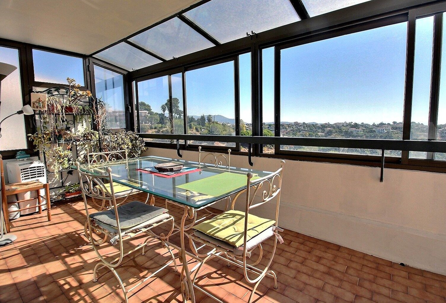 NICE/FABRON: 4 pièces veranda avec terrasse — photo 1