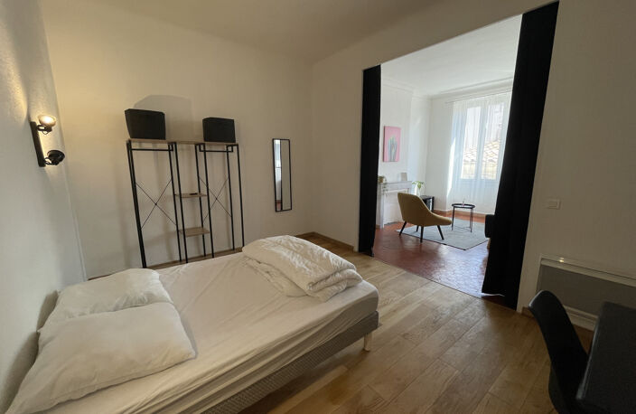 T1 lumineux tout équipé au coeur du Panier   47 m2 — photo 3