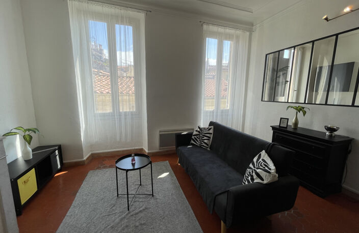 T1 lumineux tout équipé au coeur du Panier   47 m2 — photo 4