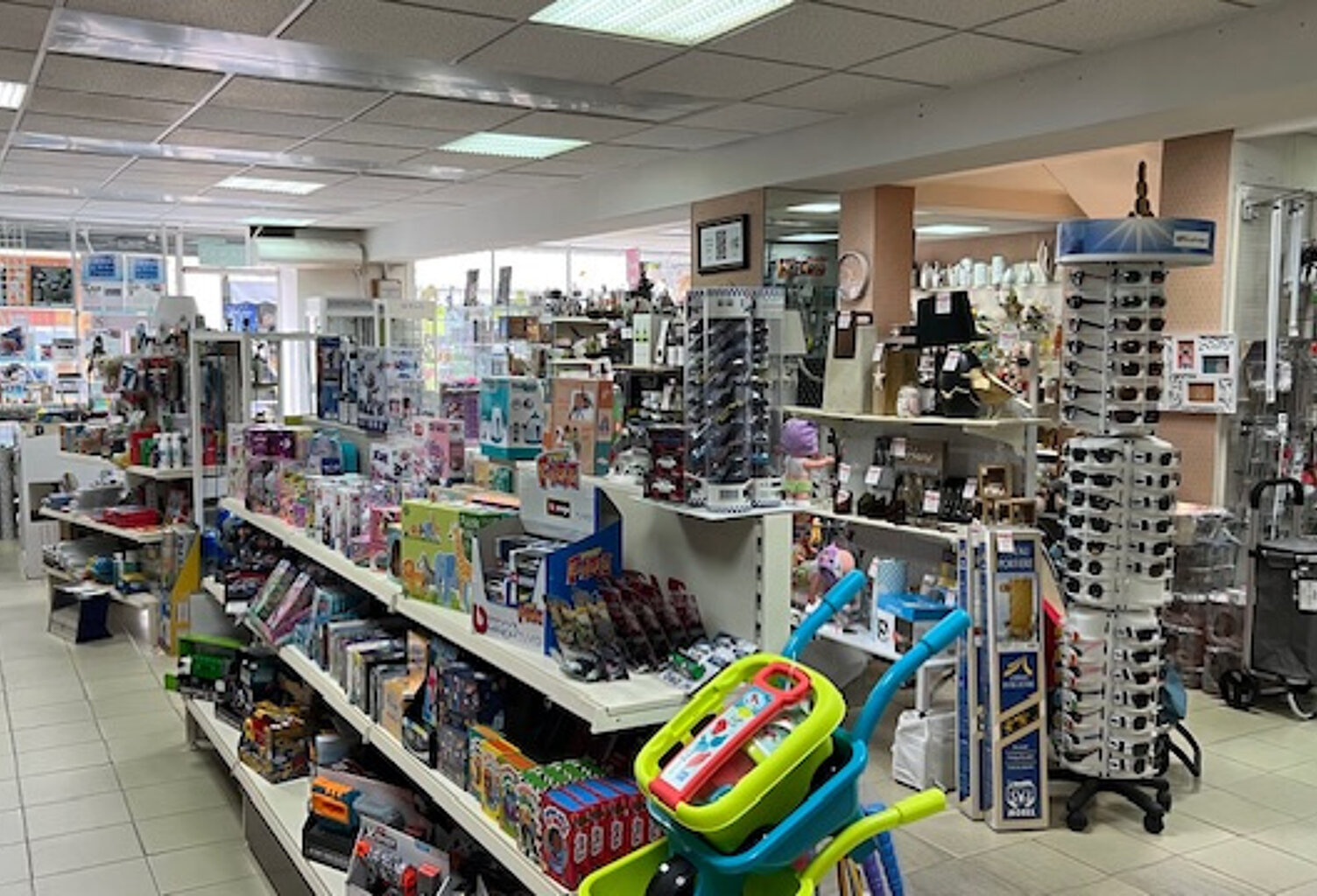 A vendre fond de commerce droguerie de plus de 70 ans d'exis — photo 1