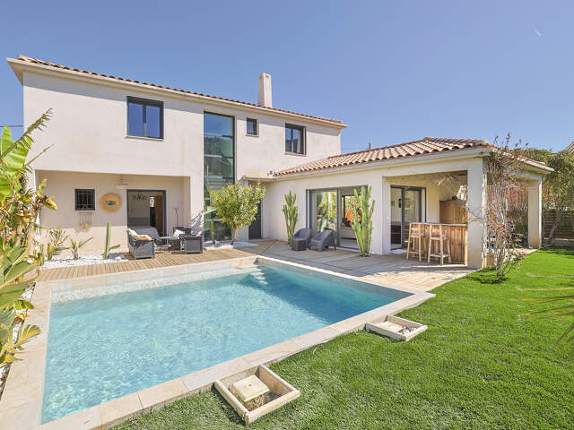 Villa contemporaine -152 m2 piscine et double garage à proximité des commodités — photo du bien
