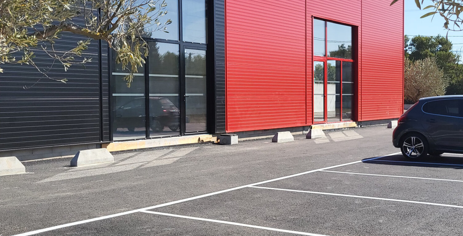 LOCAL COMMERCIAL 200 M2  SUR SERNHAC — photo 1