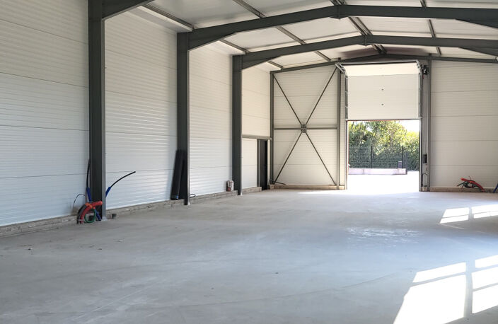 LOCAL COMMERCIAL 200 M2  SUR SERNHAC — photo 3