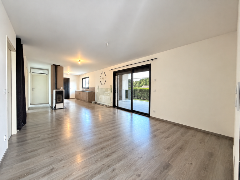 Maison de plain-pied récente avec jardin clos — photo 1