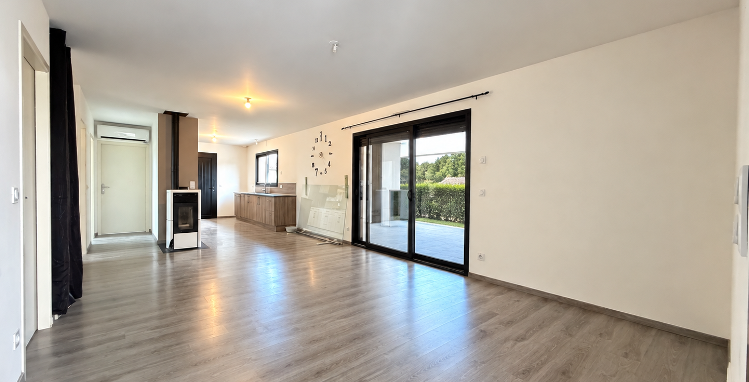 Maison de plain-pied récente avec jardin clos — photo 1