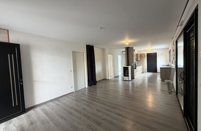 Maison de plain-pied récente avec jardin clos — photo 3