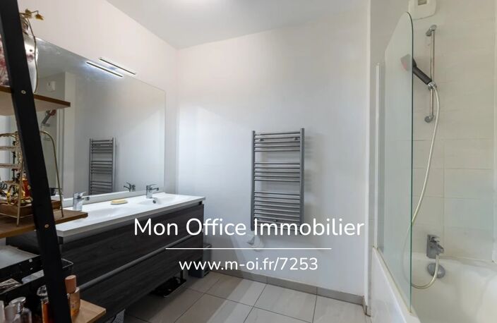 Référence : 7253-MCO. - Dernier étage Appartement 3 pièces terrasse et place de parking privative en sous sol — photo 3