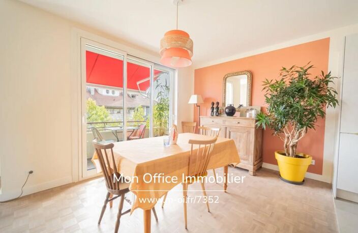 Référence : 7352-TCA - Appartement 4 pièces traversant vue montagnes, rénové avec goût avenue de Chambéry (74000 Annecy) — photo 4