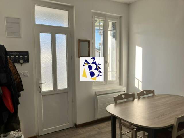 Maison au coeur de L'Isle d'Espagnac avec jardin et garage — photo du bien