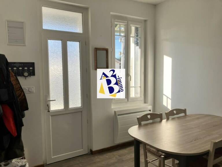 Maison au coeur de L'Isle d'Espagnac avec jardin et garage — photo 1