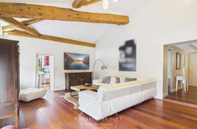 COLLONGES-AU-MONT-D’OR — Duplex meublé de caractère avec 3 chambres et bureau, dans une résidence avec stationnement, parc arboré et piscine — photo du bien
