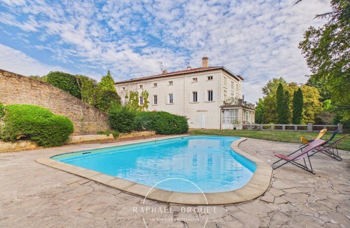 COLLONGES-AU-MONT-D’OR — Duplex meublé de caractère avec 3 chambres et bureau, dans une résidence avec stationnement, parc arboré et piscine — photo 2