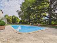 COLLONGES-AU-MONT-D’OR — Duplex meublé de caractère avec 3 chambres et bureau, dans une résidence avec stationnement, parc arboré et piscine — photo 4