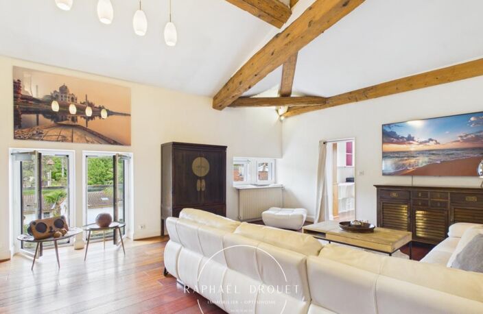 COLLONGES-AU-MONT-D’OR — Duplex meublé de caractère avec 3 chambres et bureau, dans une résidence avec stationnement, parc arboré et piscine — photo 5