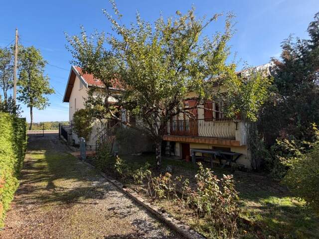 MAISON 2 CHAMBRES AVEC DOUBLE GARAGE ET JARDIN — photo du bien