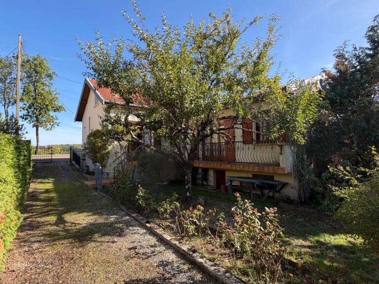 MAISON 2 CHAMBRES AVEC DOUBLE GARAGE ET JARDIN — photo 1