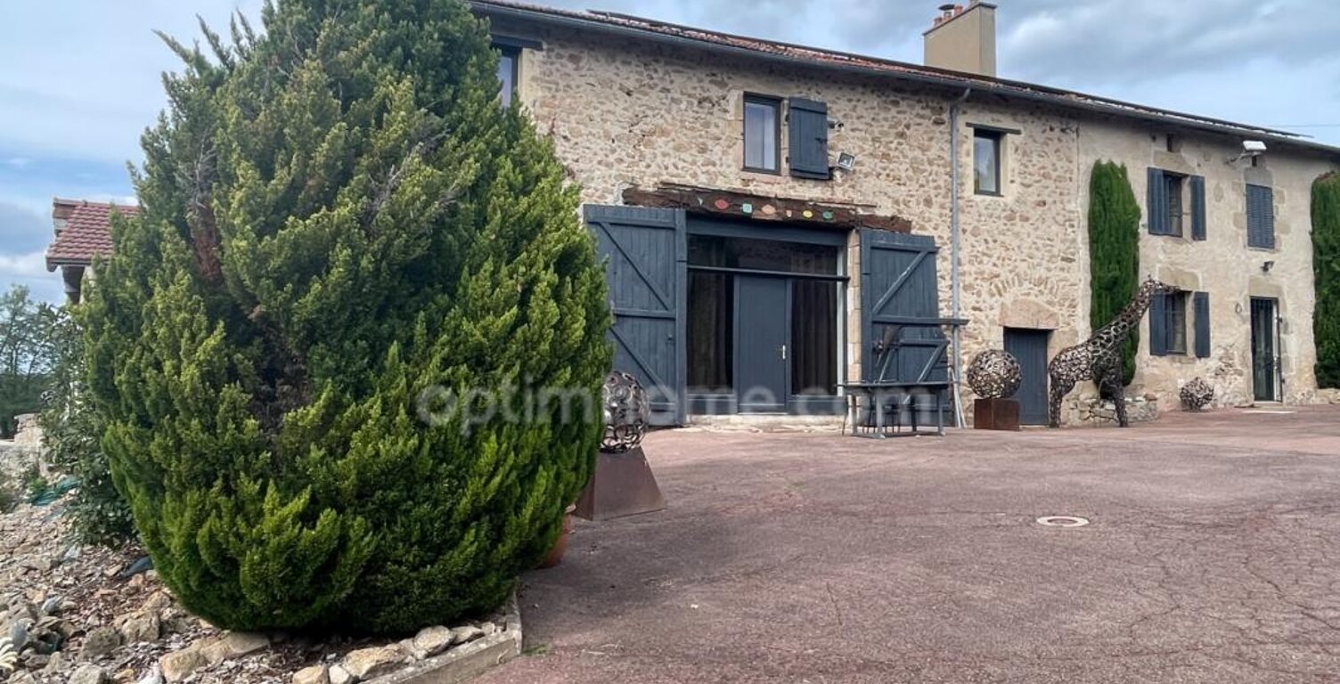 Corps de ferme rénové de 320 m2 habitables avec dépendances et terrain — photo 1
