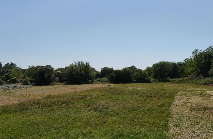 TERRAIN CONSTRUCTIBLE 3000M² SALON DE PROVENCE — photo 2