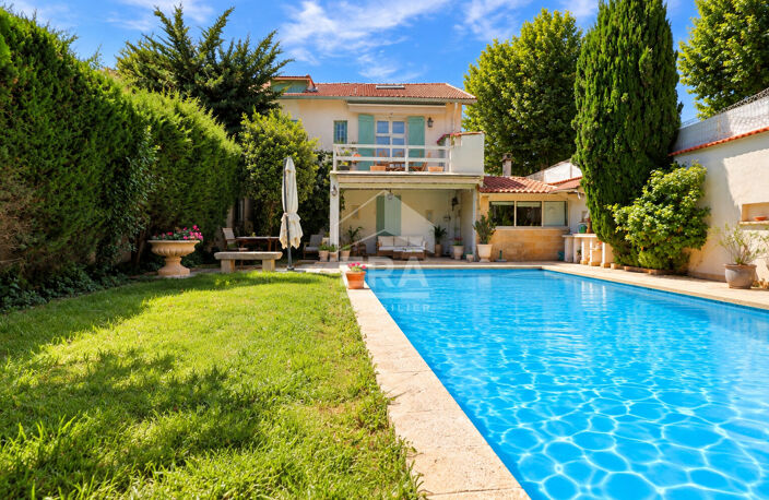 MAISON AVEC PISCINE ET JARDIN -186 M² HABITABLES - TERRASSE  - GARAGE - PARKING - SECTEUR LA POMME / SAINT-PIERRE — photo 2