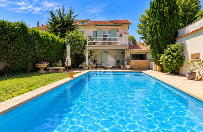 MAISON AVEC PISCINE ET JARDIN -186 M² HABITABLES - TERRASSE  - GARAGE - PARKING - SECTEUR LA POMME / SAINT-PIERRE — photo 3