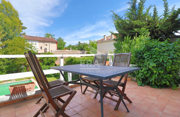 MAISON AVEC PISCINE ET JARDIN -186 M² HABITABLES - TERRASSE  - GARAGE - PARKING - SECTEUR LA POMME / SAINT-PIERRE — photo 4