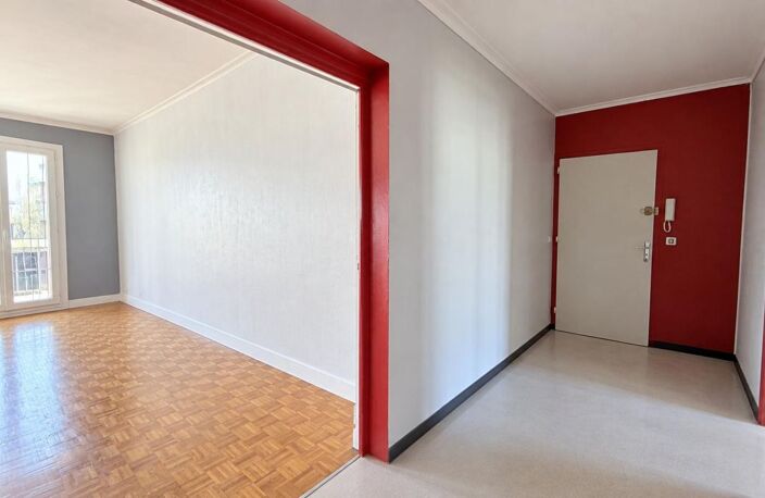 Appartement T4 82 m² – 3 chambres, balcon, garage et parking – Onet-le-Château — photo 4
