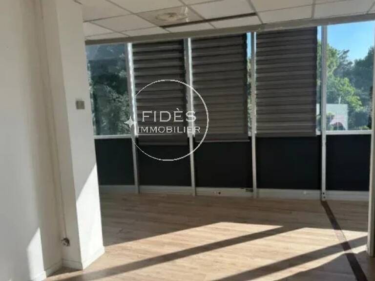 Bureau de 35m2 a la location 13008 — photo 1
