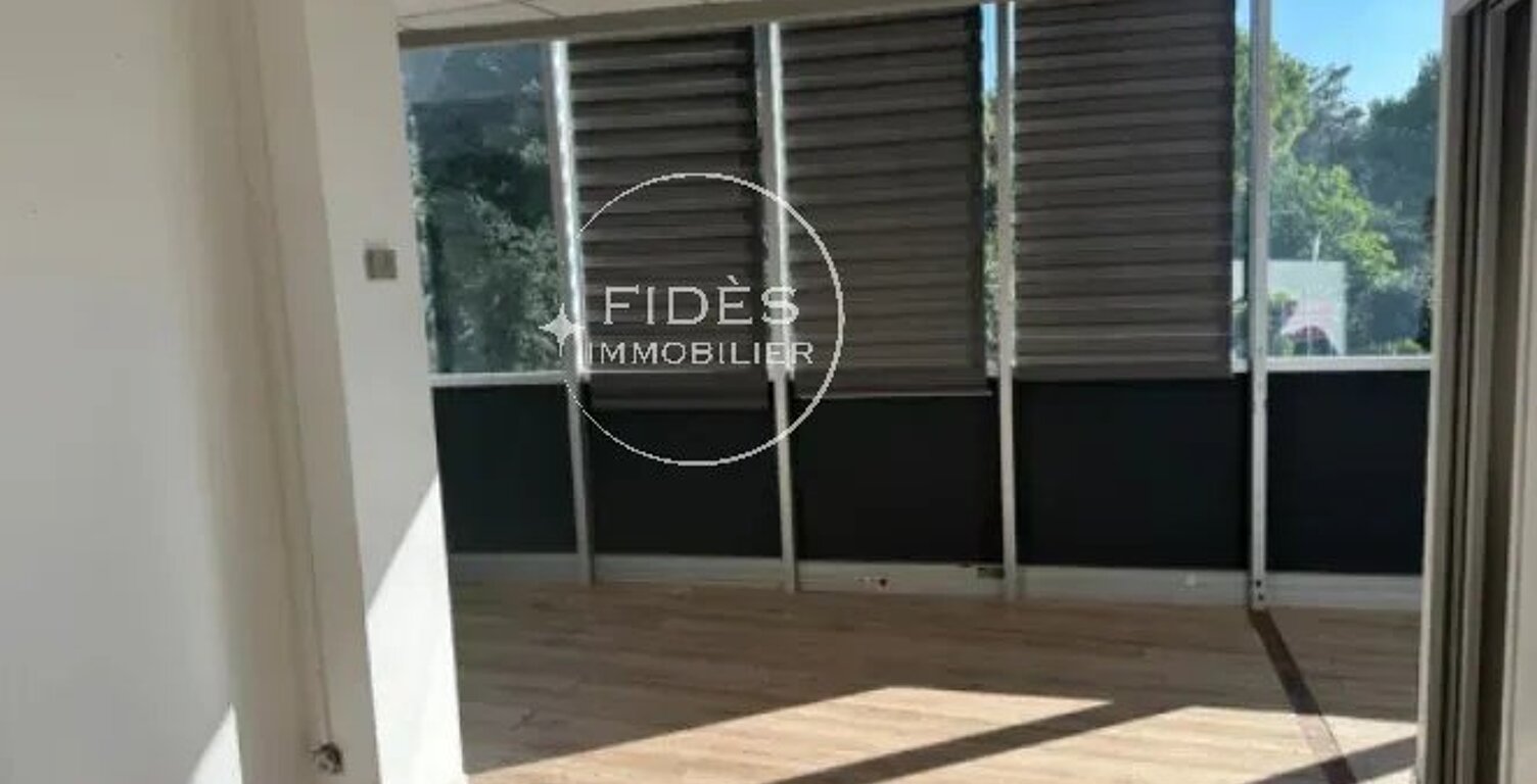 Bureau de 35m2 a la location 13008 — photo 1