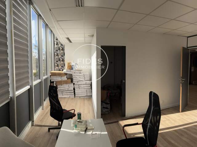 À LOUER – BUREAU DE 35 m² AVEC PARKING – MARSEILLE 8ᵉ — photo du bien