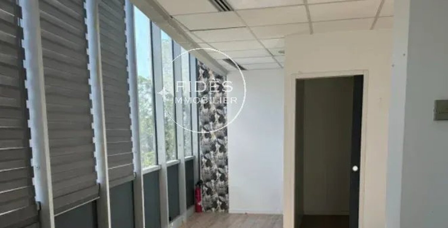 Bureau de 35m2 a la location 13008 — photo 1